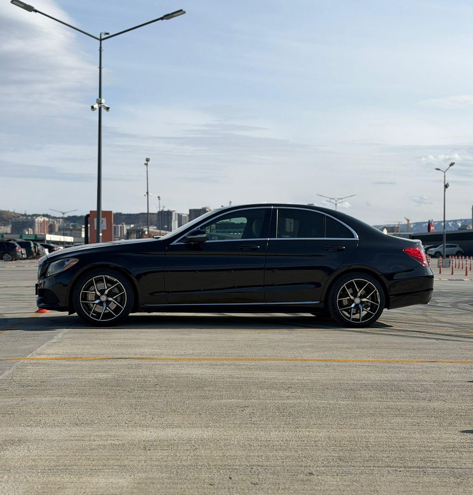 Mercedes-Benz C300 — exterior view 5
