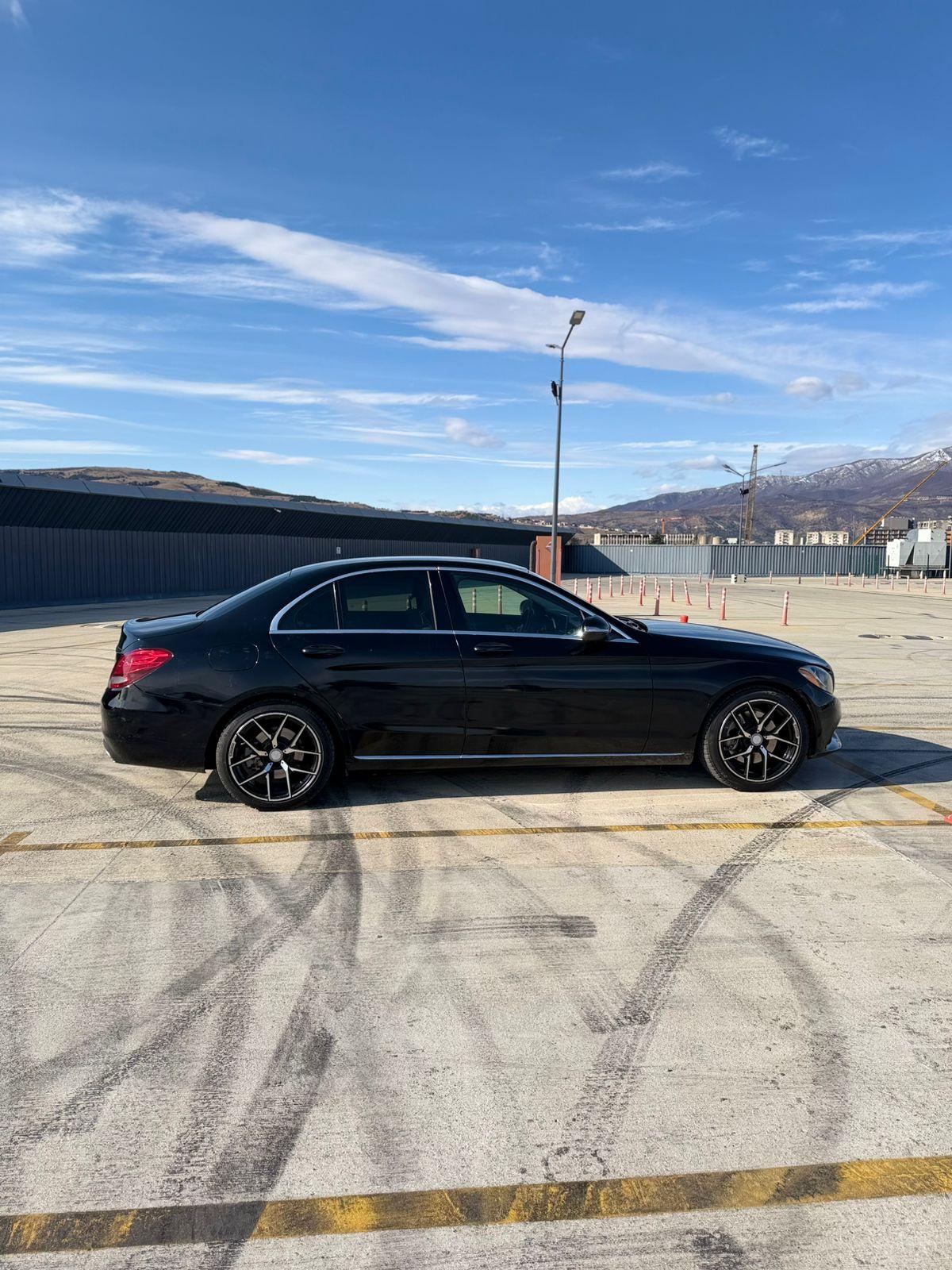 Mercedes-Benz C300 — exterior view 6