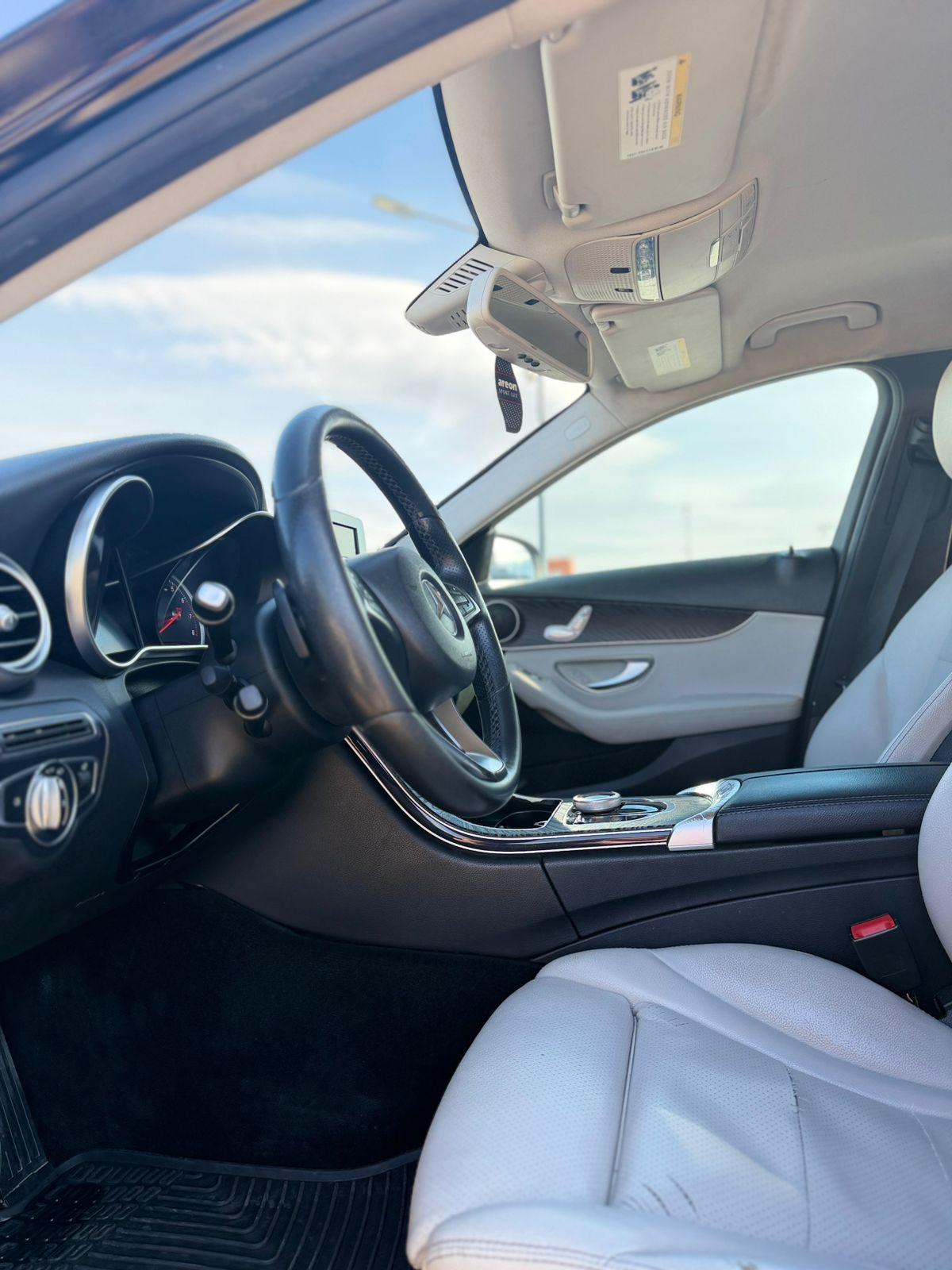 Mercedes-Benz C300 — exterior view 8