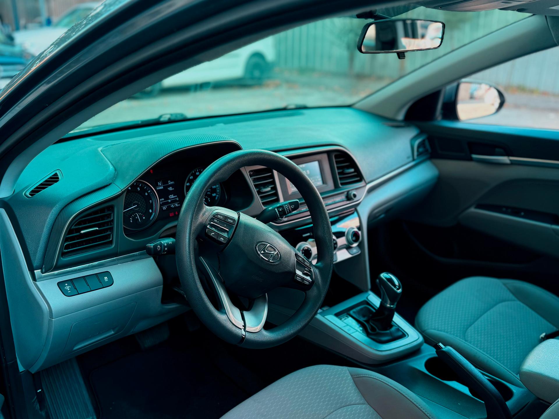 Hyundai Elantra — exterior view 3