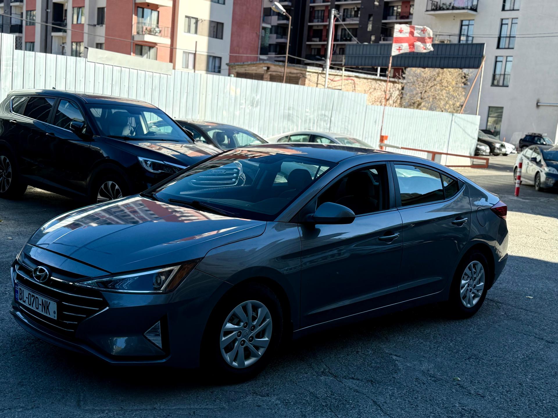 Hyundai Elantra — exterior view 6