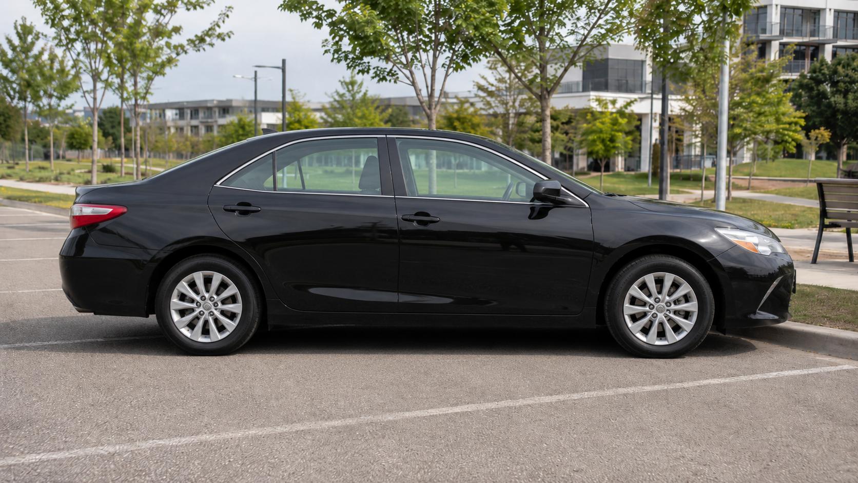 Ford Fusion — exterior view 3