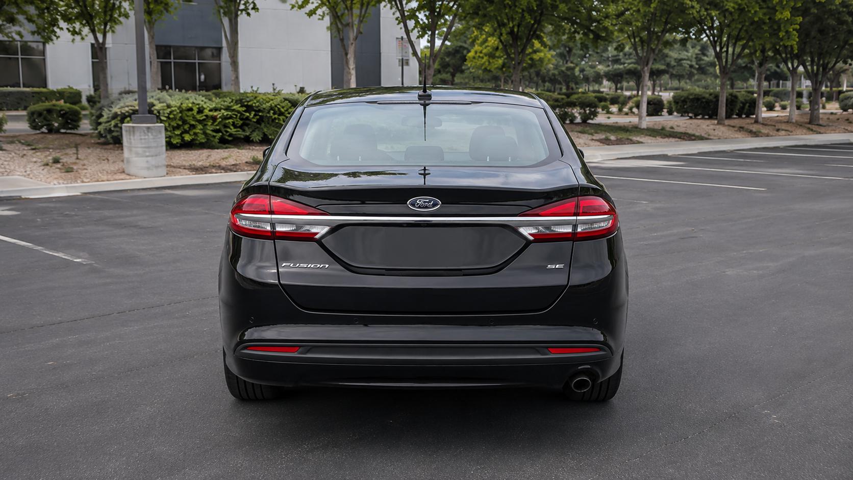 Ford Fusion — exterior view 6