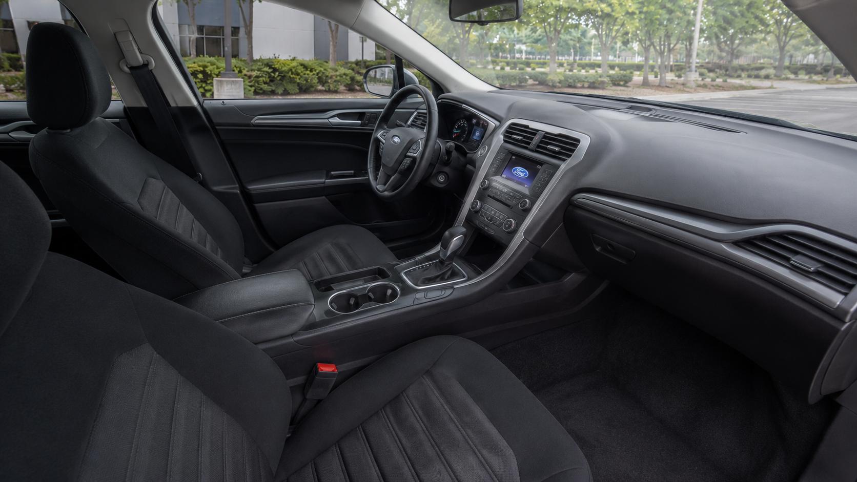 Ford Fusion — exterior view 8
