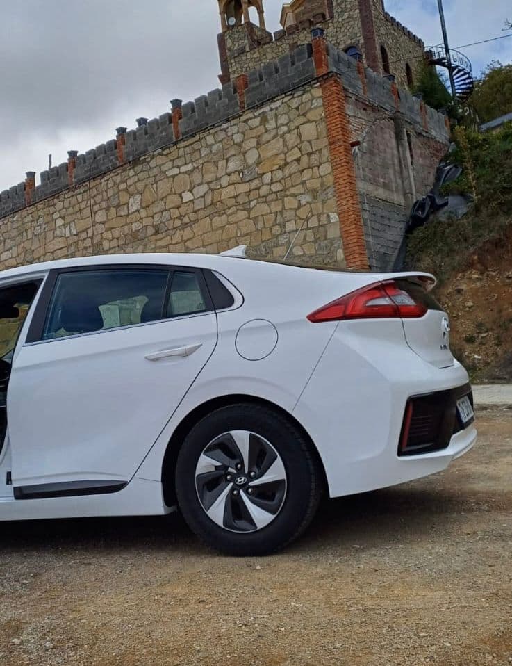 Hyundai Ioniq — exterior view 2