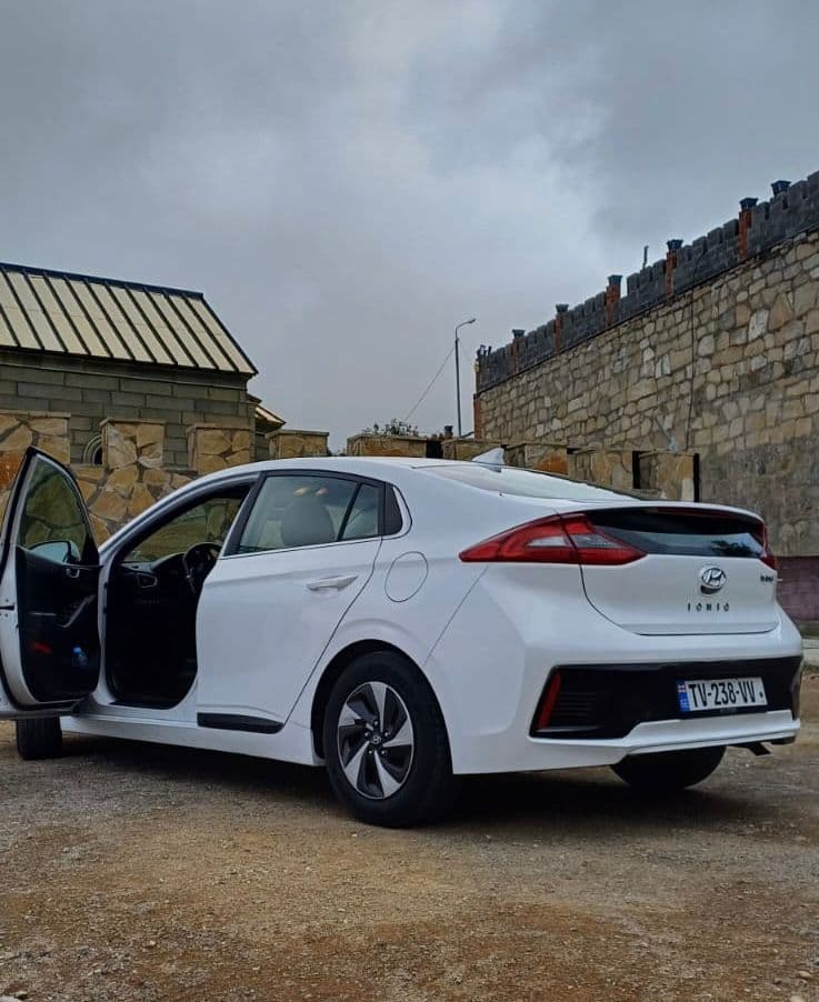 Hyundai Ioniq — exterior view 5