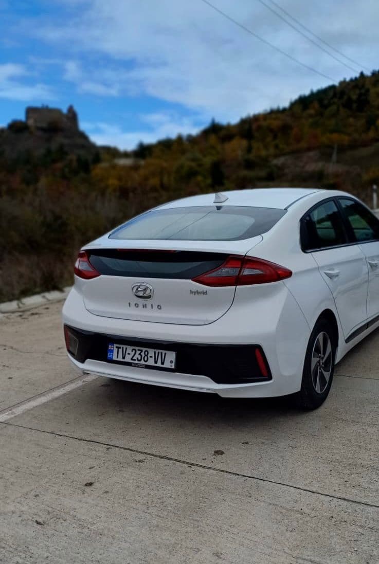 Hyundai Ioniq — exterior view 6