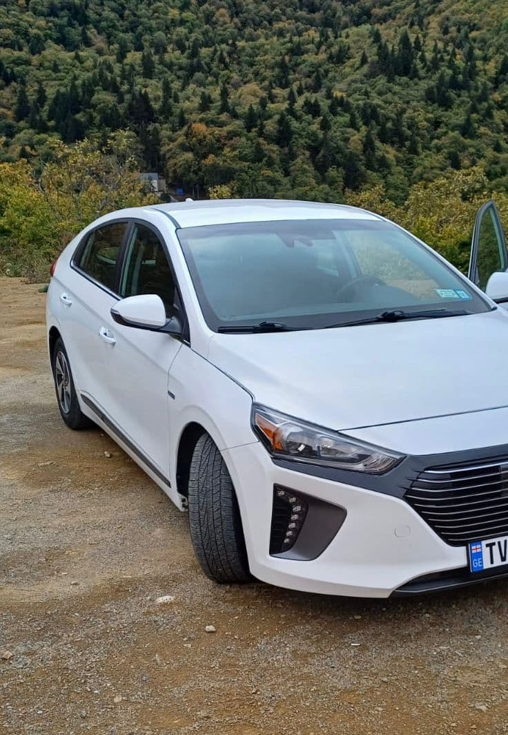 Hyundai Ioniq — exterior view 7