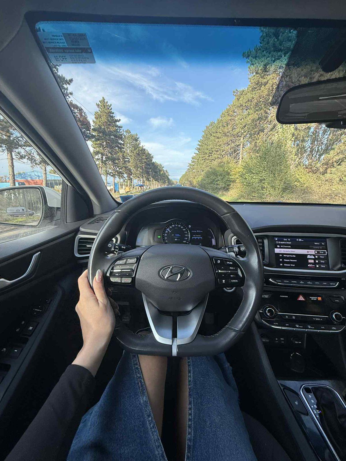 Hyundai Ioniq — exterior view 8