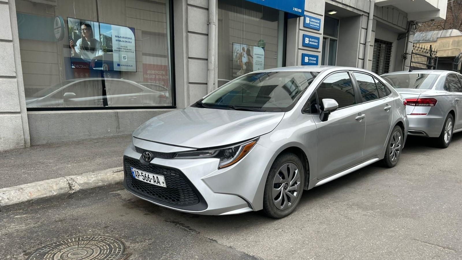 Toyota Corolla — exterior view 3