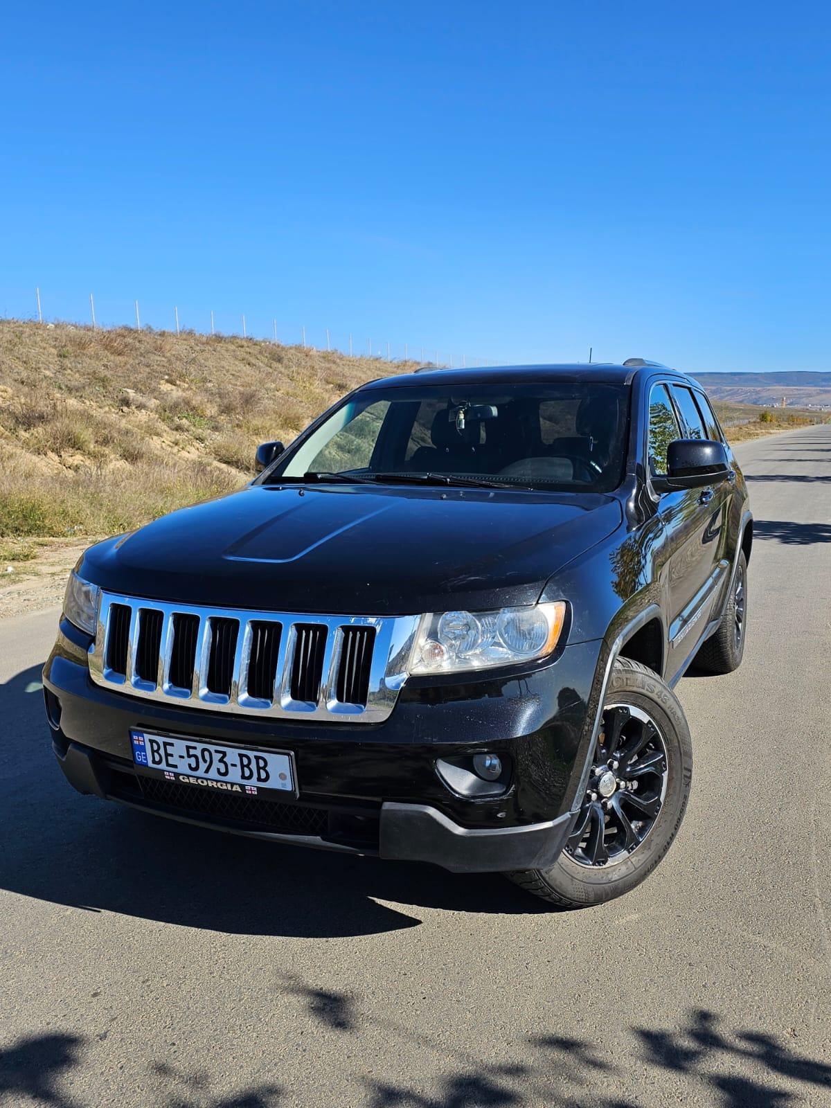 Jeep Grand Cherokee — exterior view 2