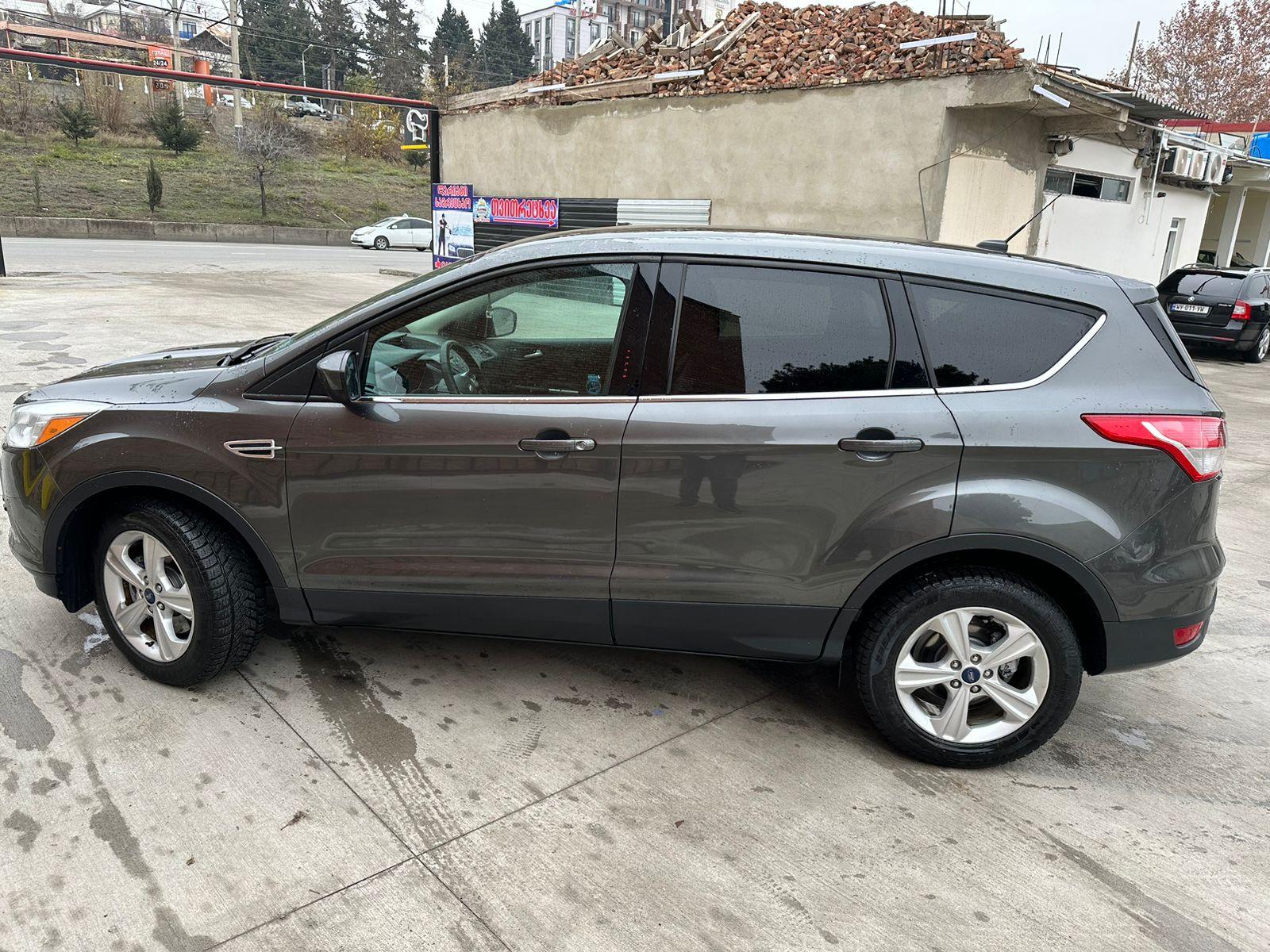 Ford Escape — exterior view 3