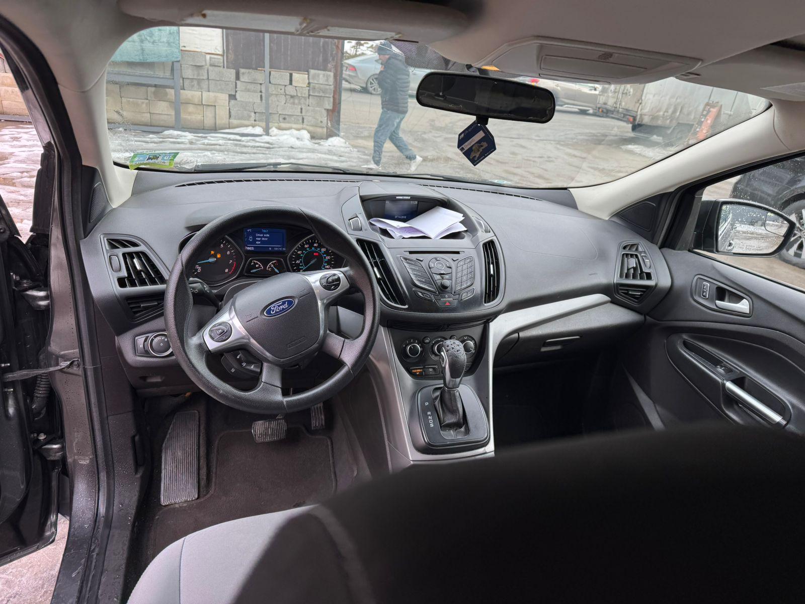 Ford Escape — exterior view 5