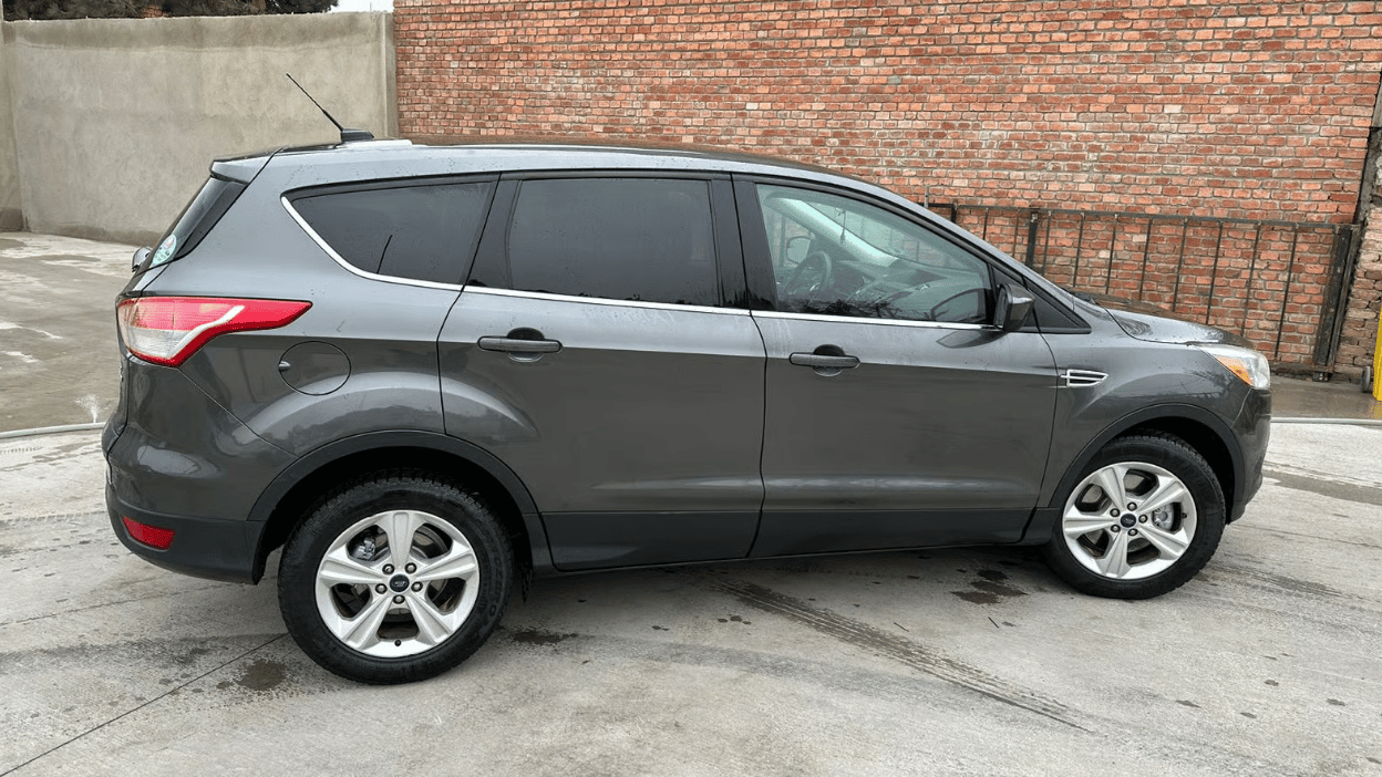 Ford Escape — exterior view 2