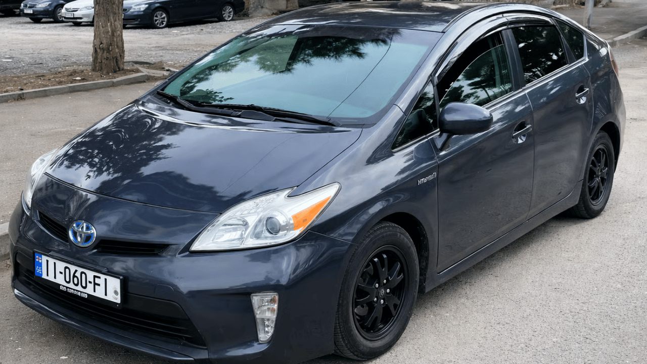 Toyota Prius for rent in Georgia from 28 € per day