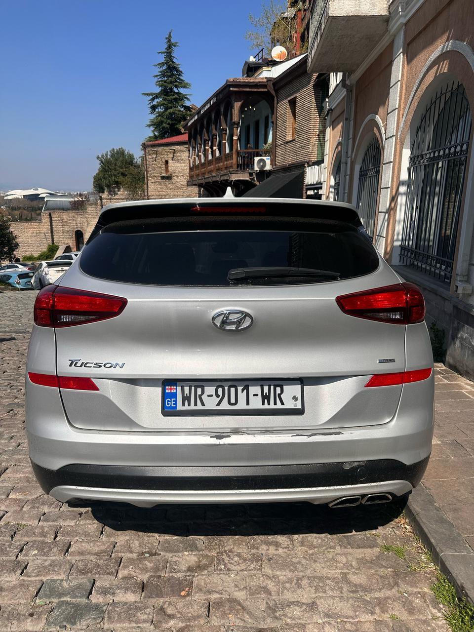 Hyundai Tucson — exterior view 3