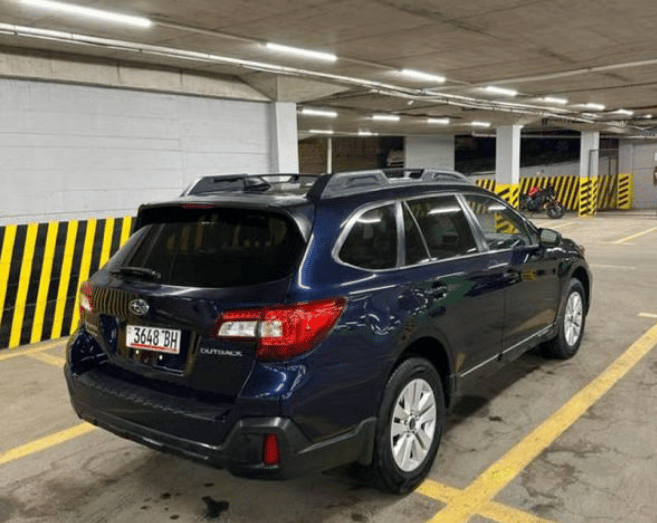 Subaru Outback — exterior view 2