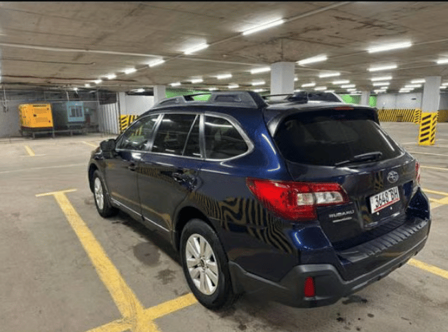 Subaru Outback — exterior view 3