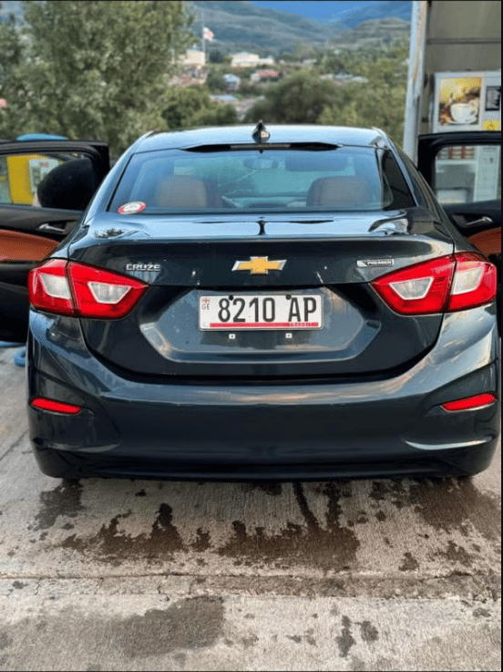 Chevrolet Cruze — exterior view 3
