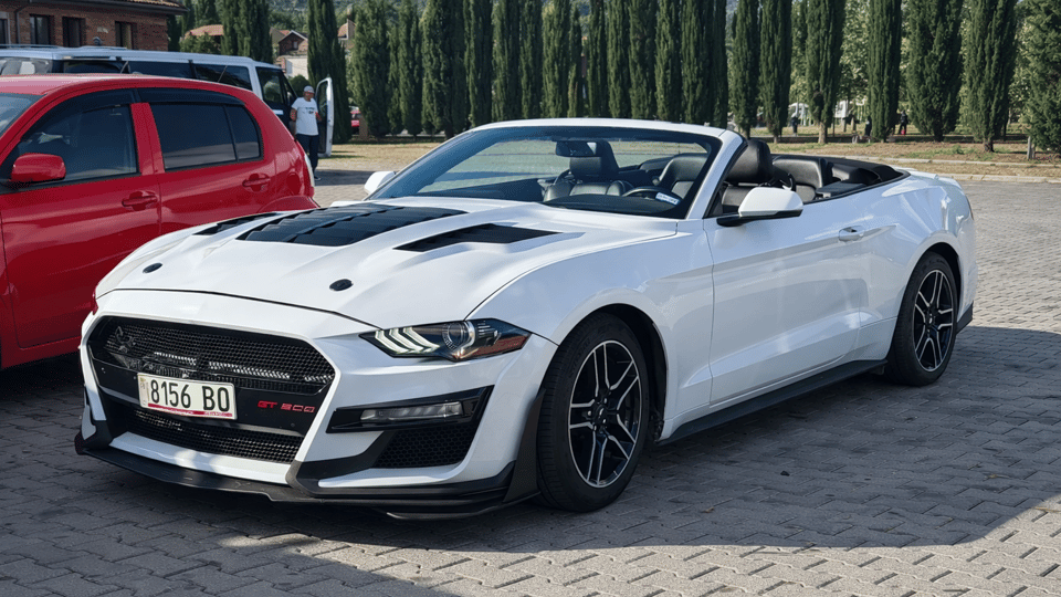 Ford Mustang — exterior view 8