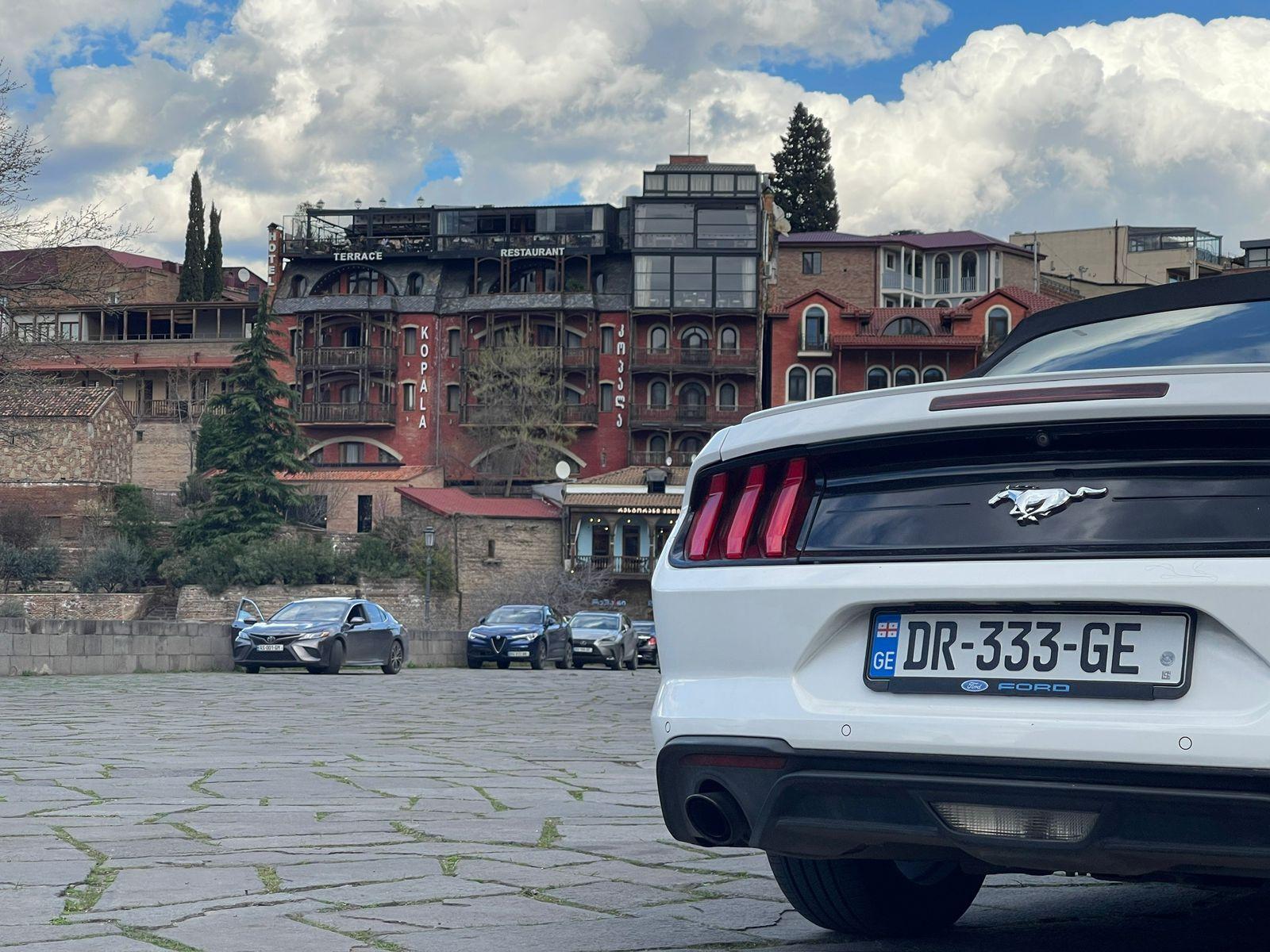 Ford Mustang — exterior view 3