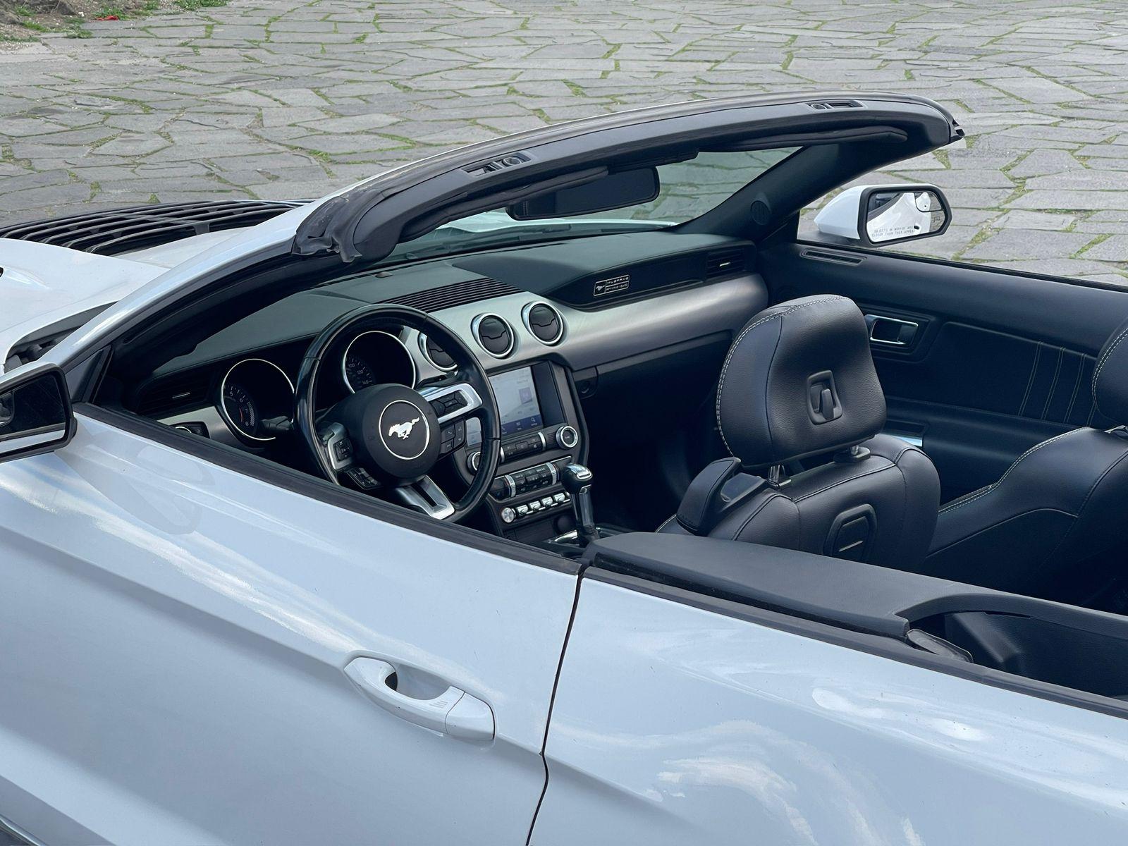 Ford Mustang — exterior view 4