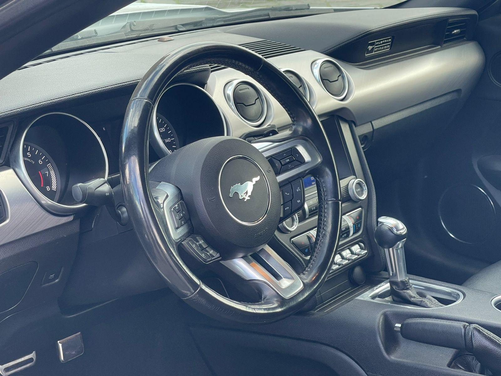 Ford Mustang — exterior view 5