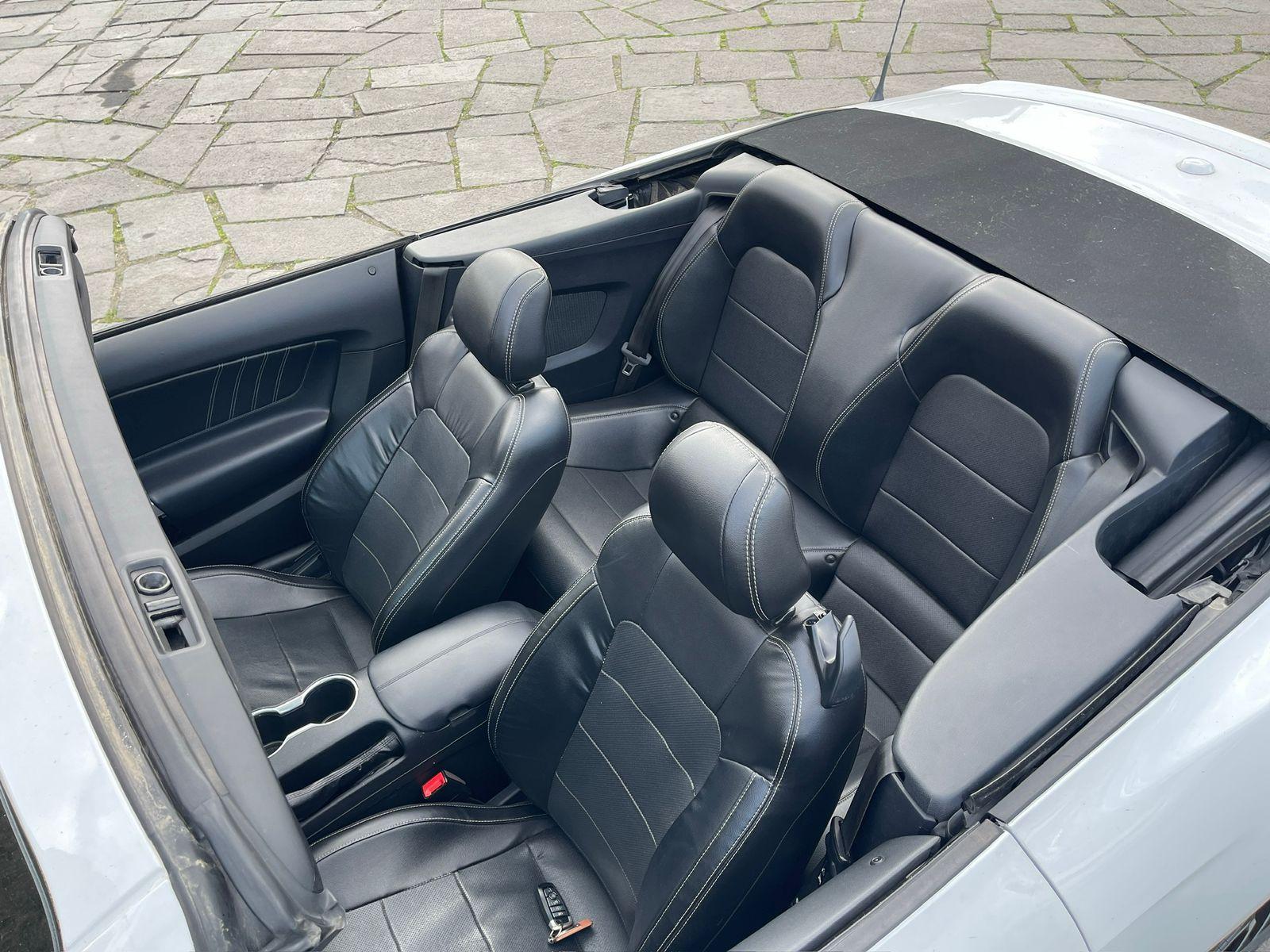 Ford Mustang — exterior view 6