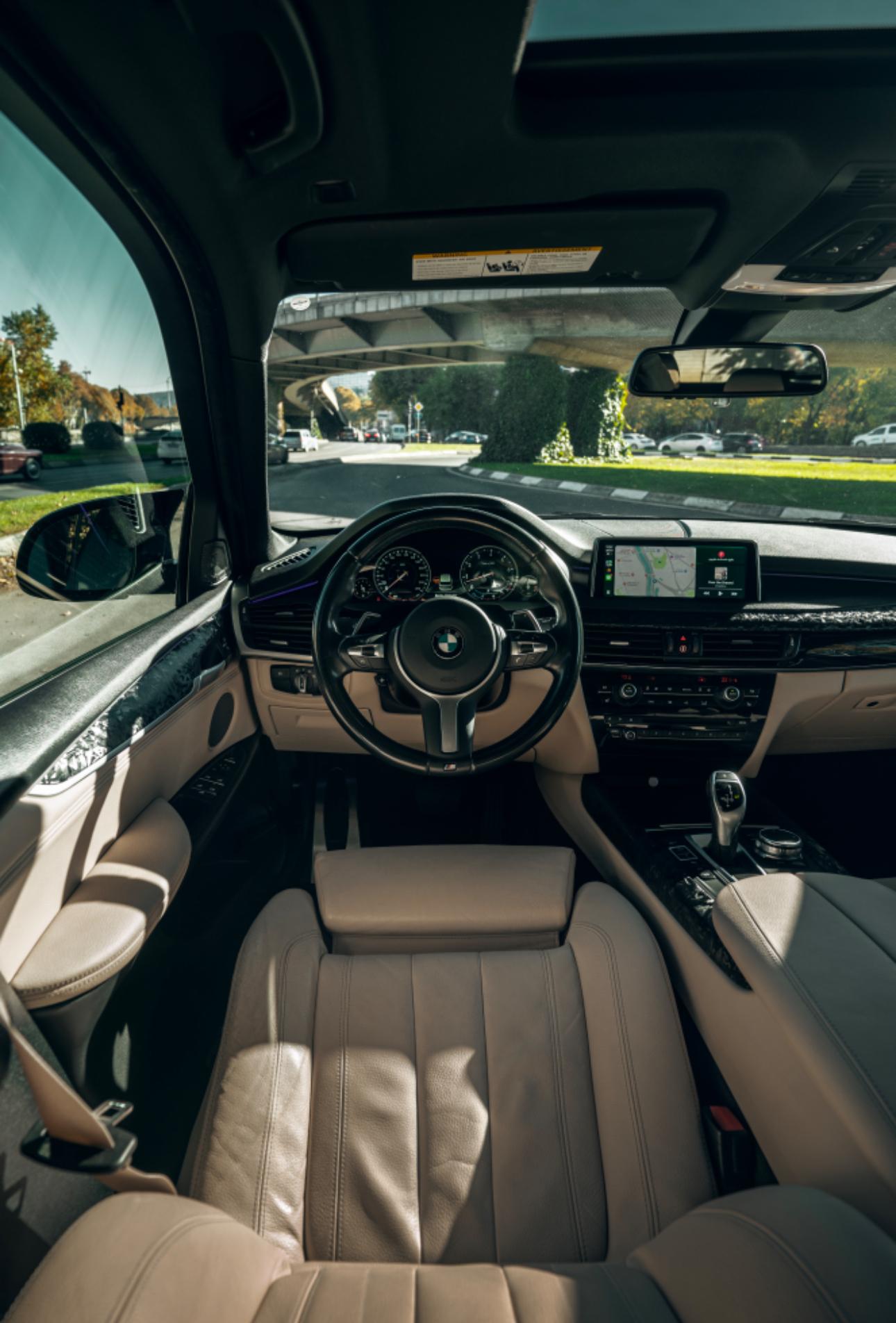 BMW X5 — exterior view 4