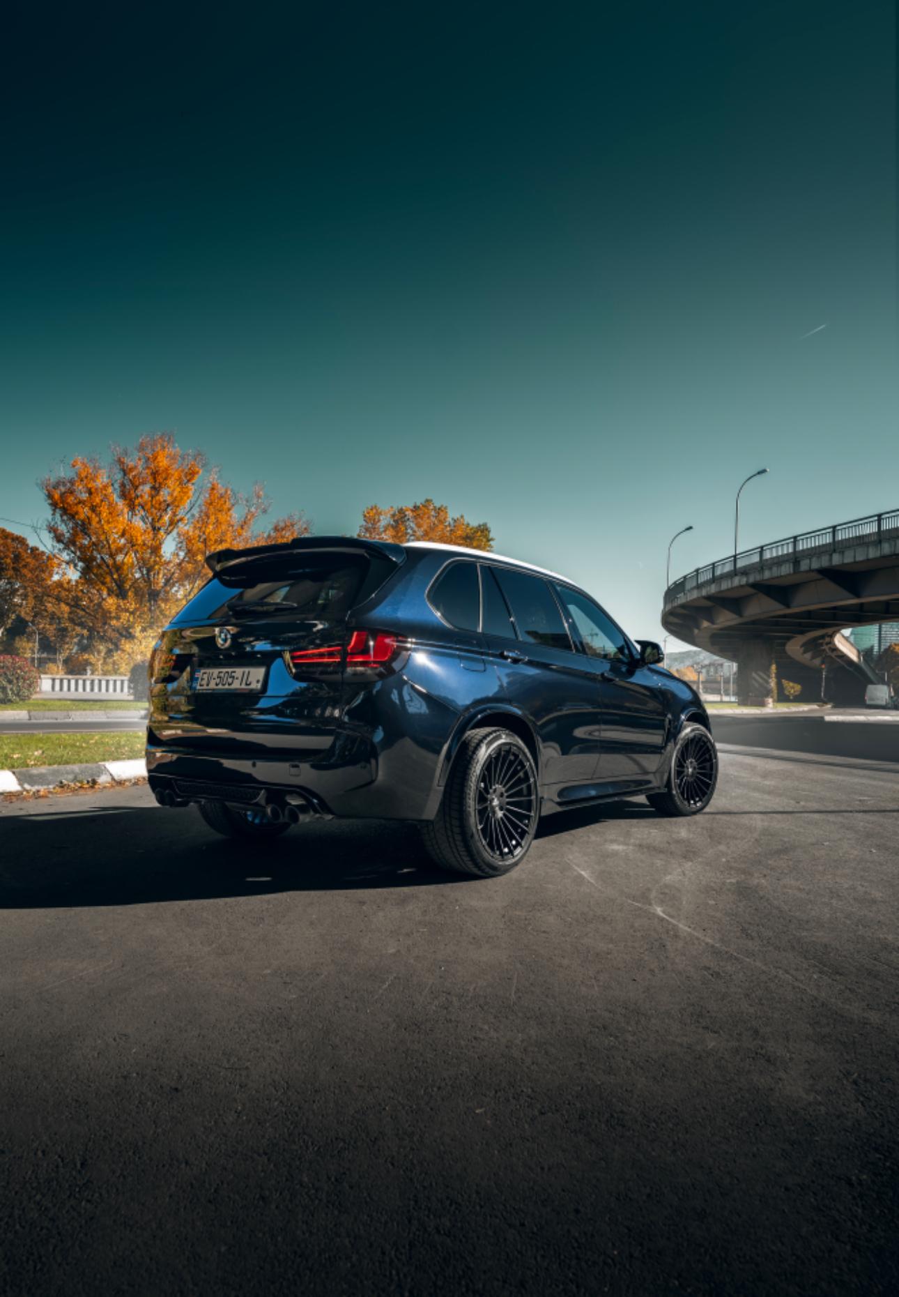 BMW X5 — exterior view 5