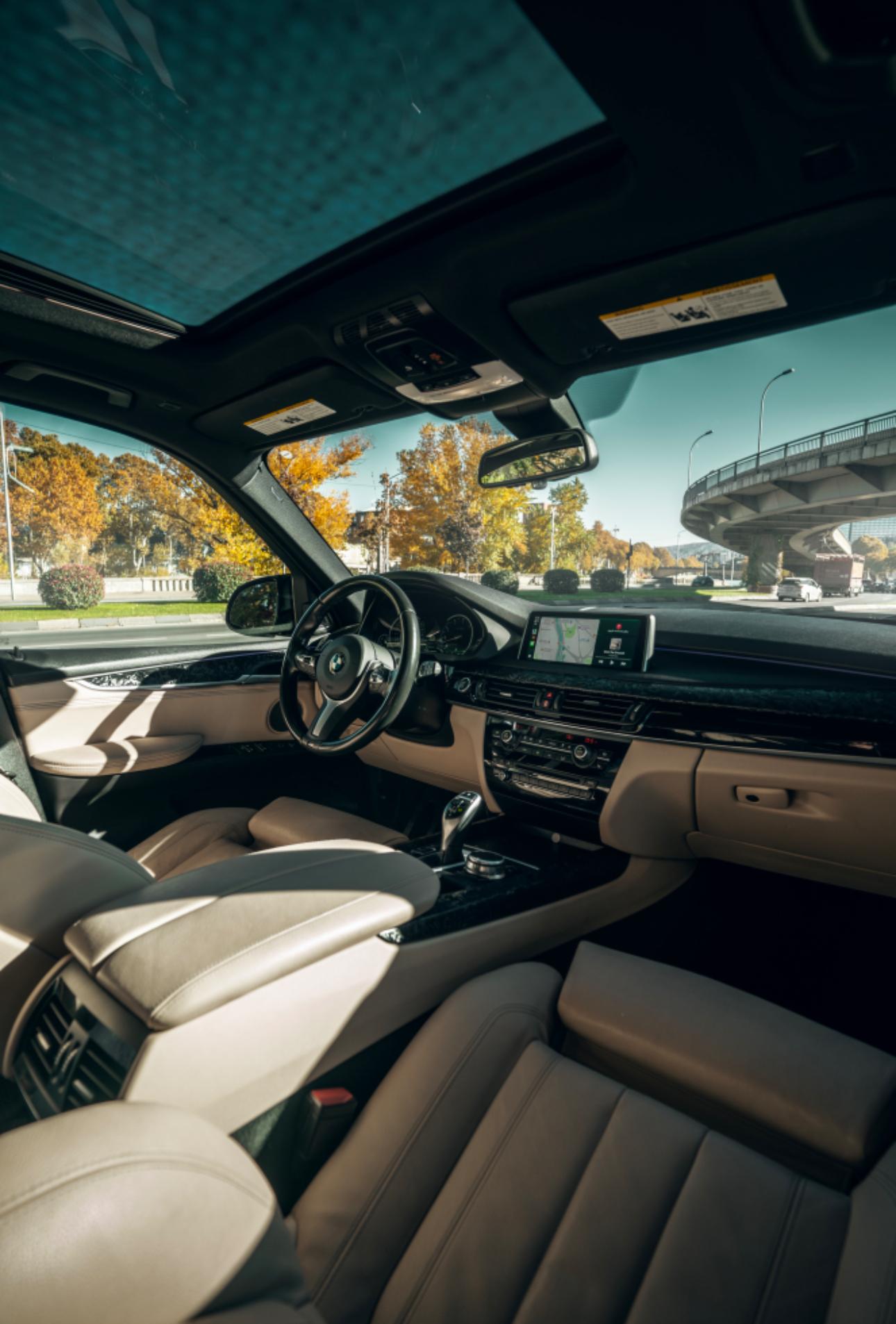 BMW X5 — exterior view 8