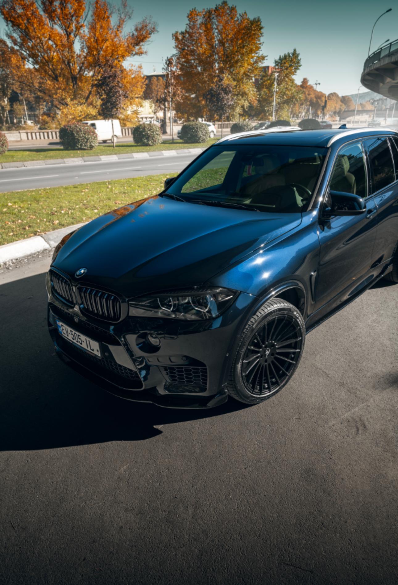 BMW X5 — exterior view 9