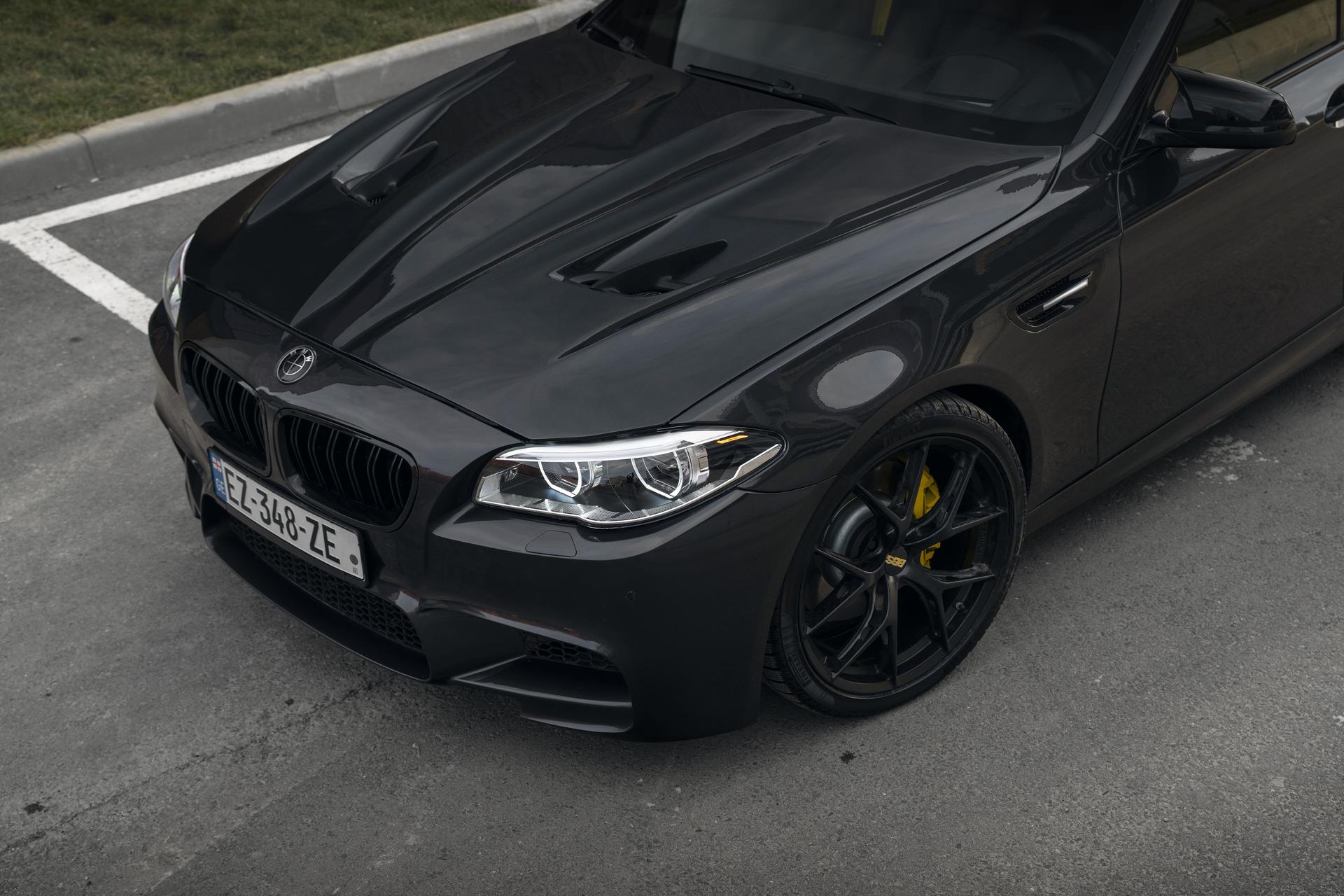 BMW 535i — exterior view 2