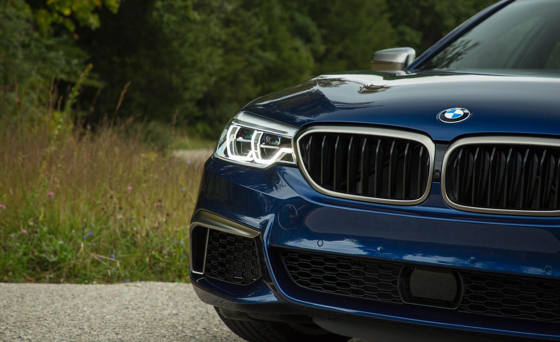 BMW M550 — exterior view 2