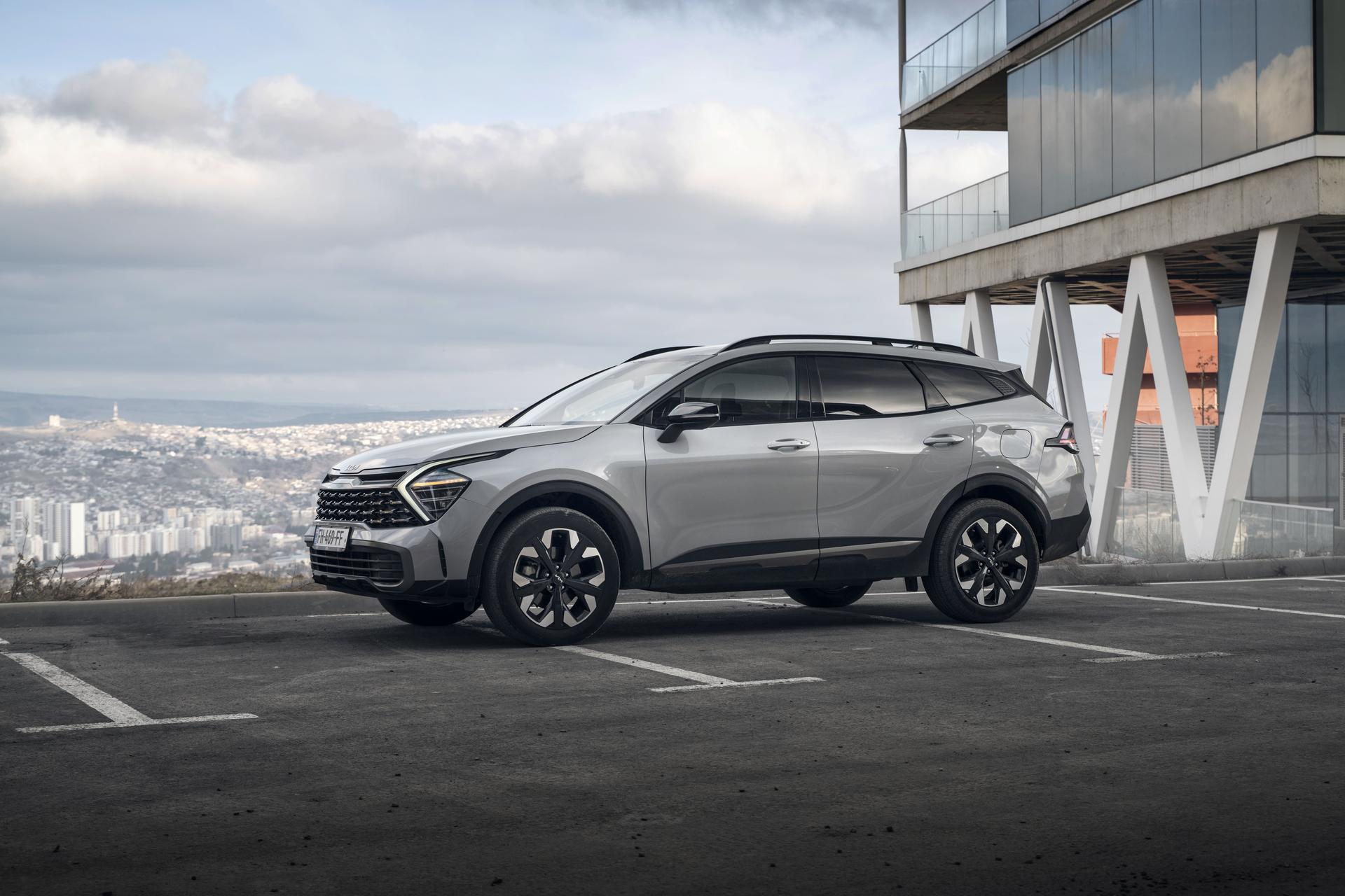 KIA Sportage — exterior view 2