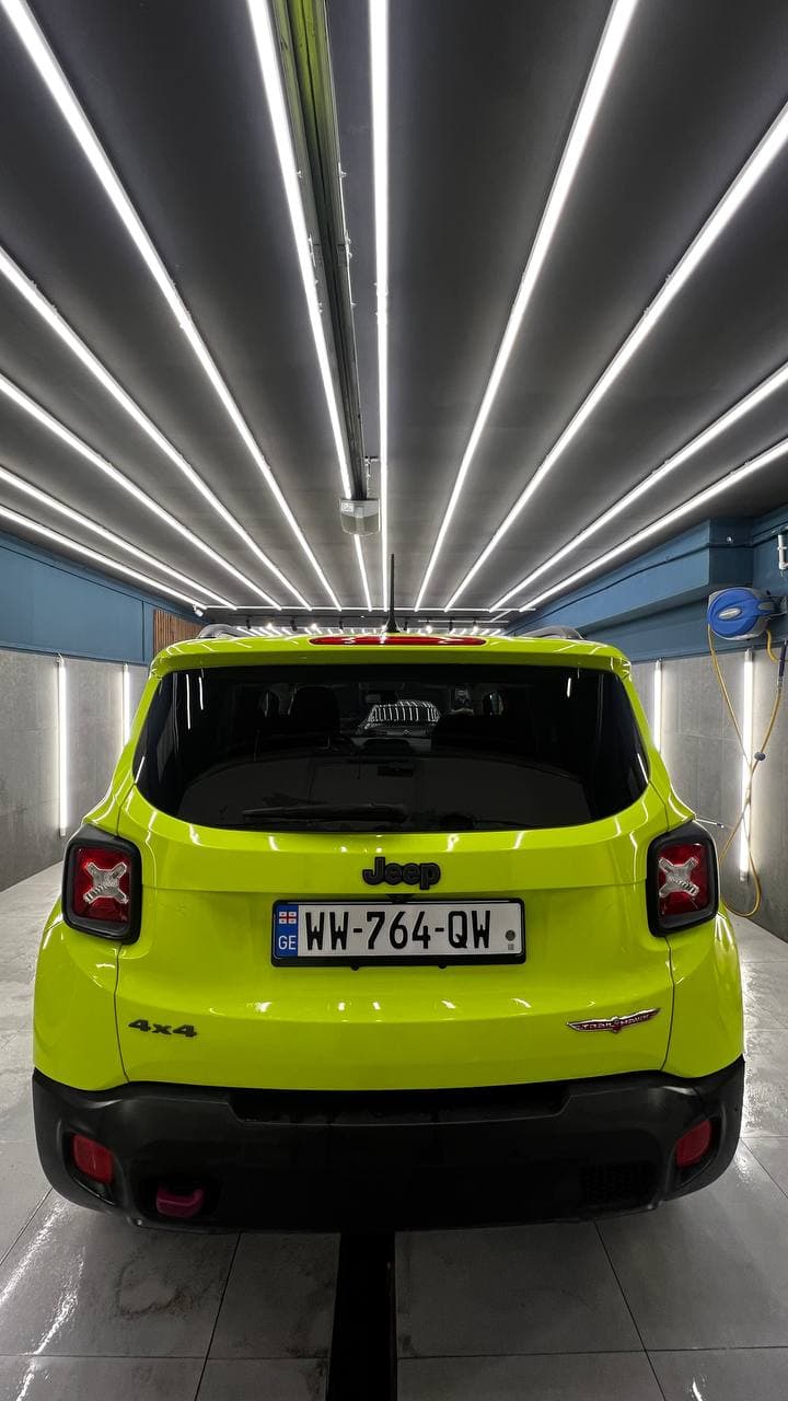 Jeep Renegade — exterior view 3
