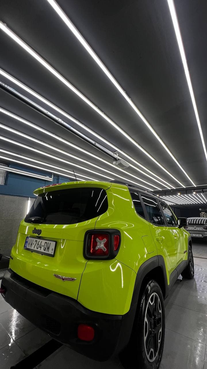 Jeep Renegade — exterior view 6