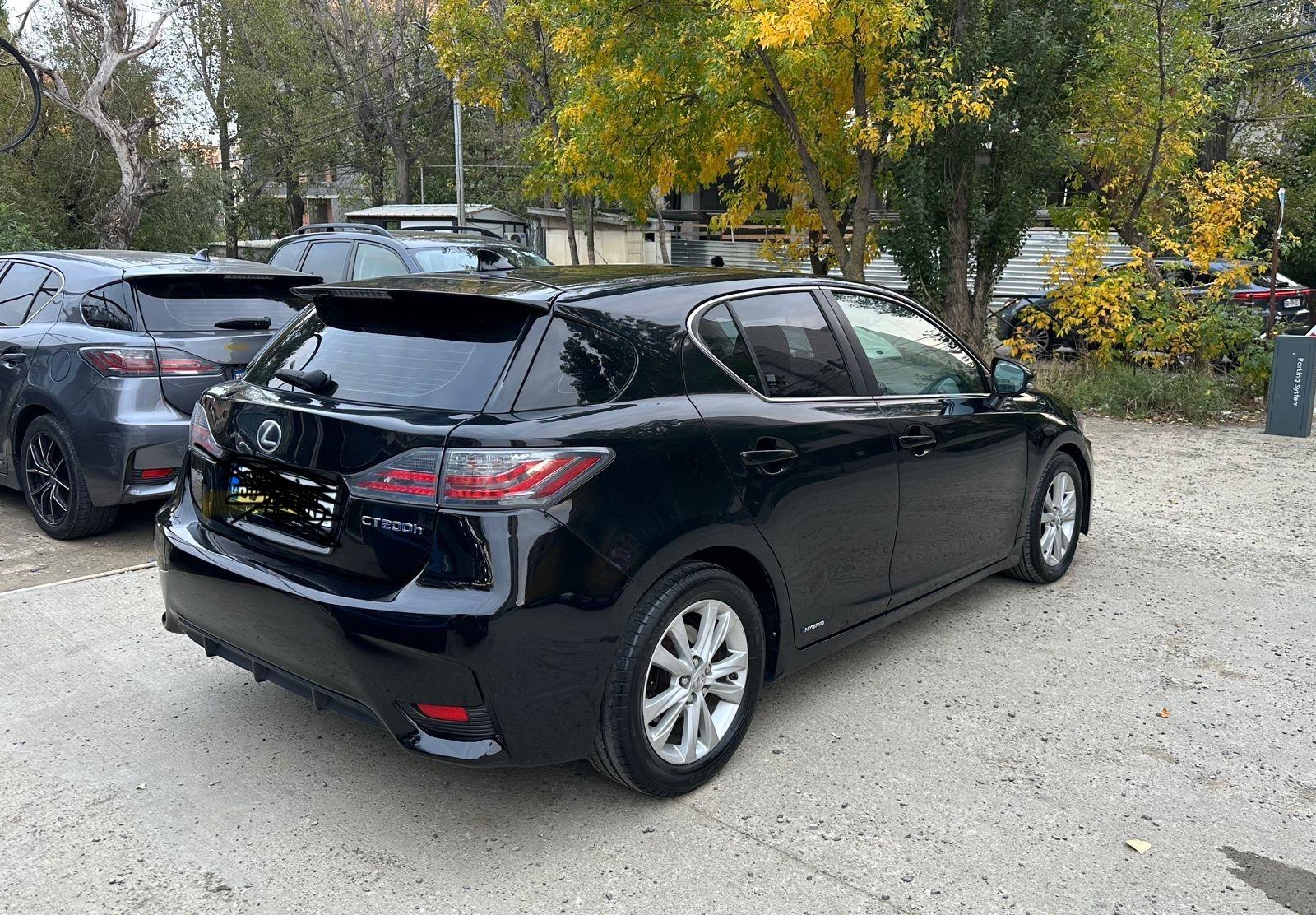 Lexus CT200 — exterior view 3