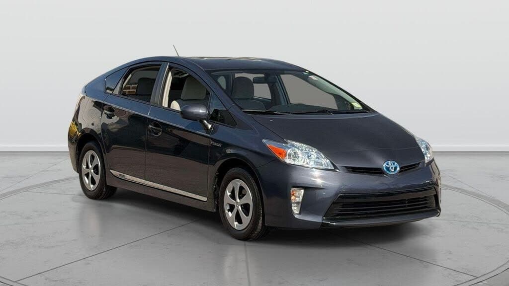 Toyota Prius for rent in Georgia from 36 € per day