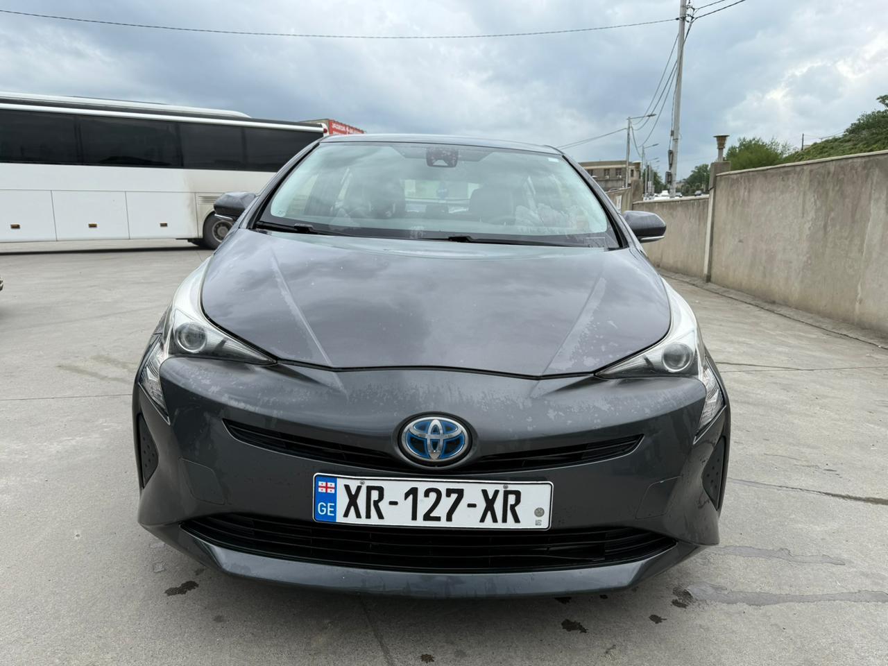 Toyota Prius — exterior view 2