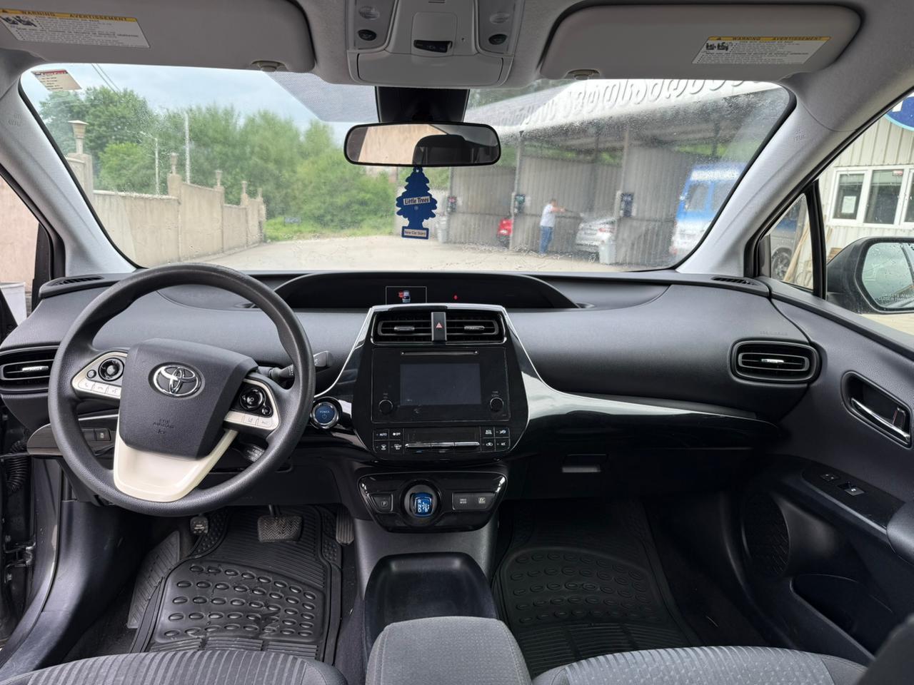 Toyota Prius — exterior view 6