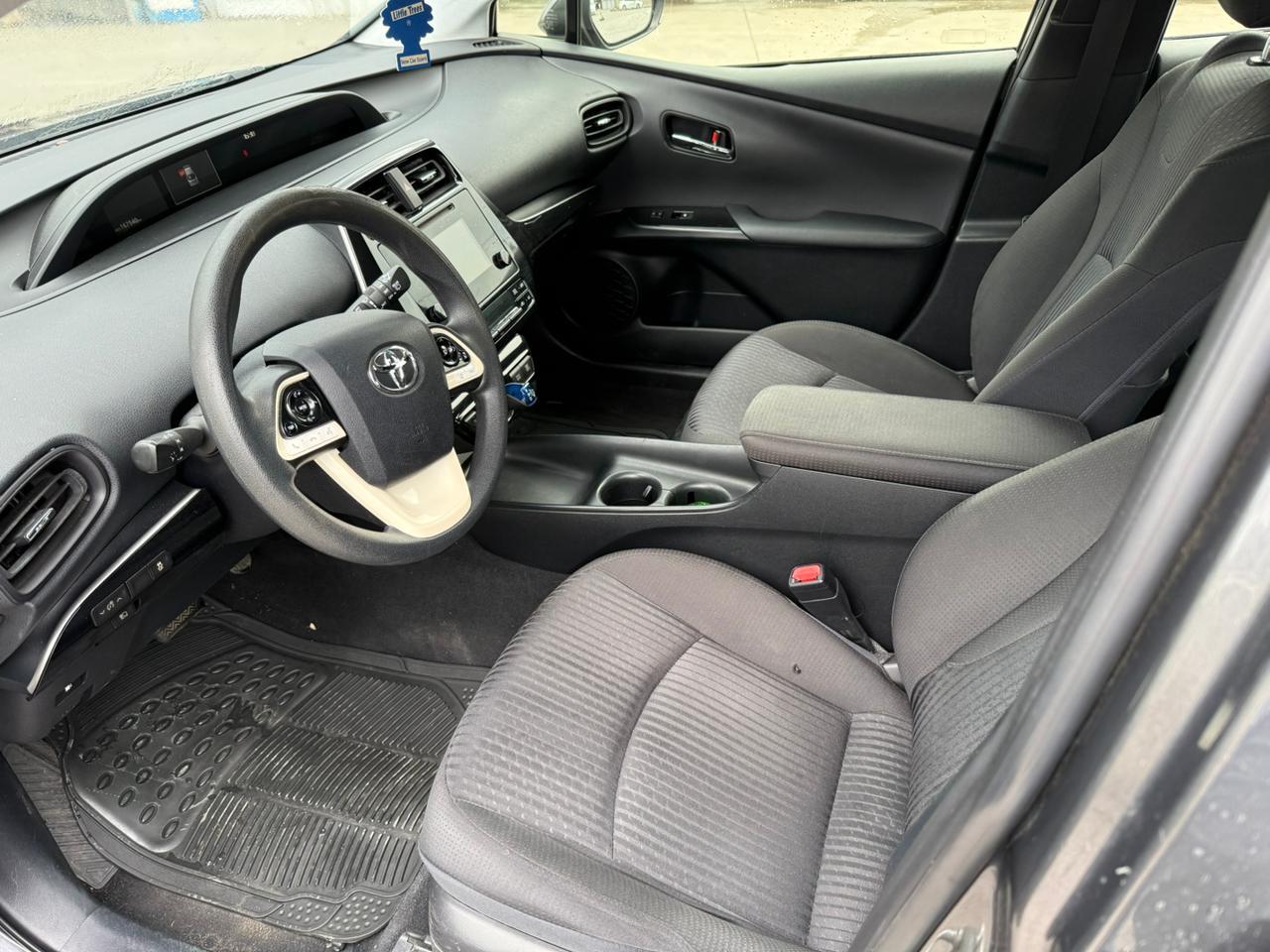 Toyota Prius — exterior view 7