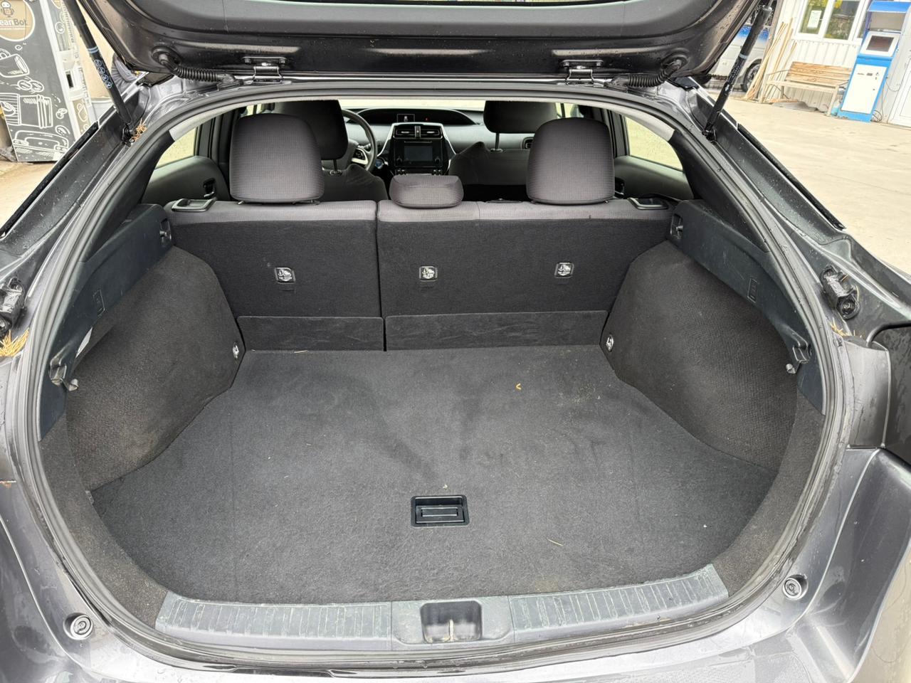 Toyota Prius — exterior view 8