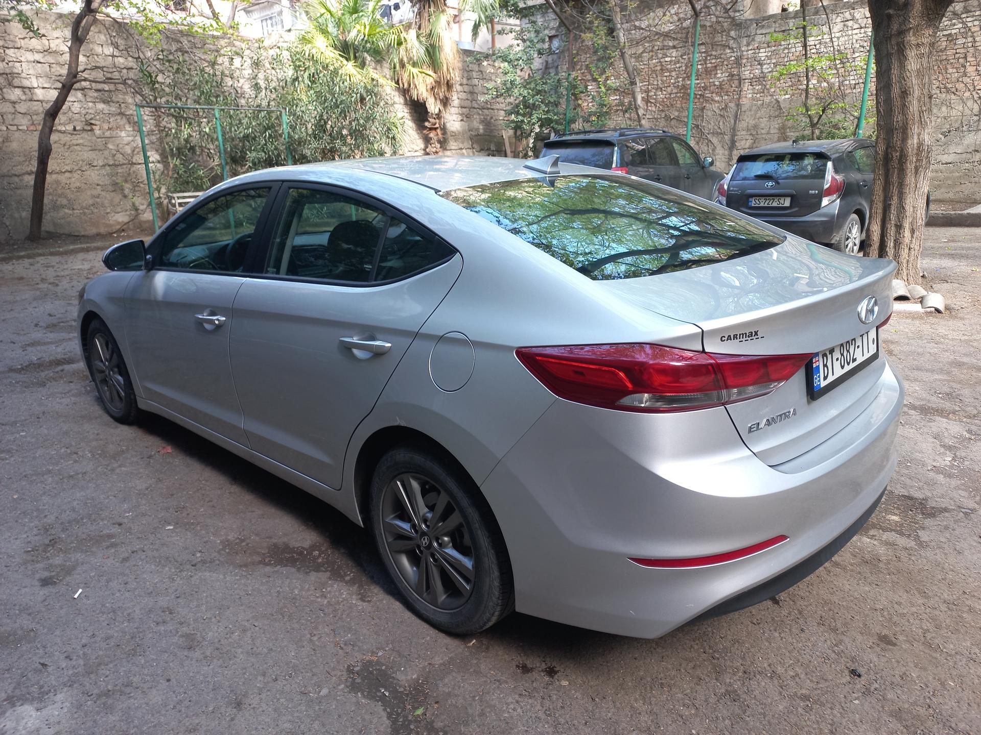 Hyundai Elantra — exterior view 7