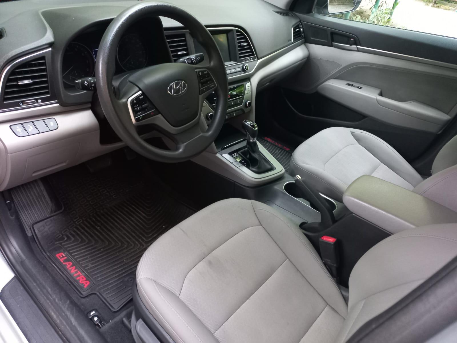 Hyundai Elantra — exterior view 8