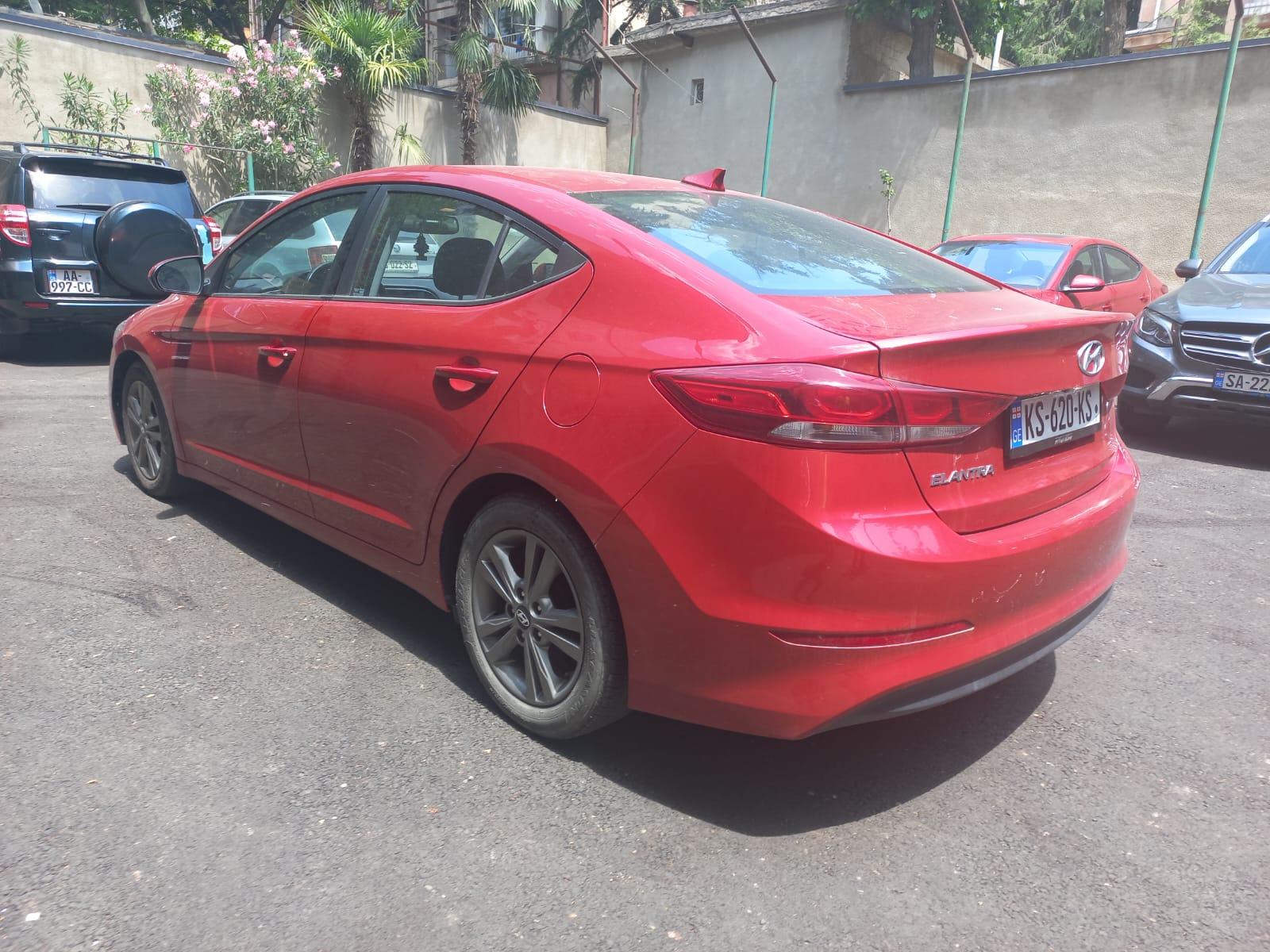 Hyundai Elantra — exterior view 6