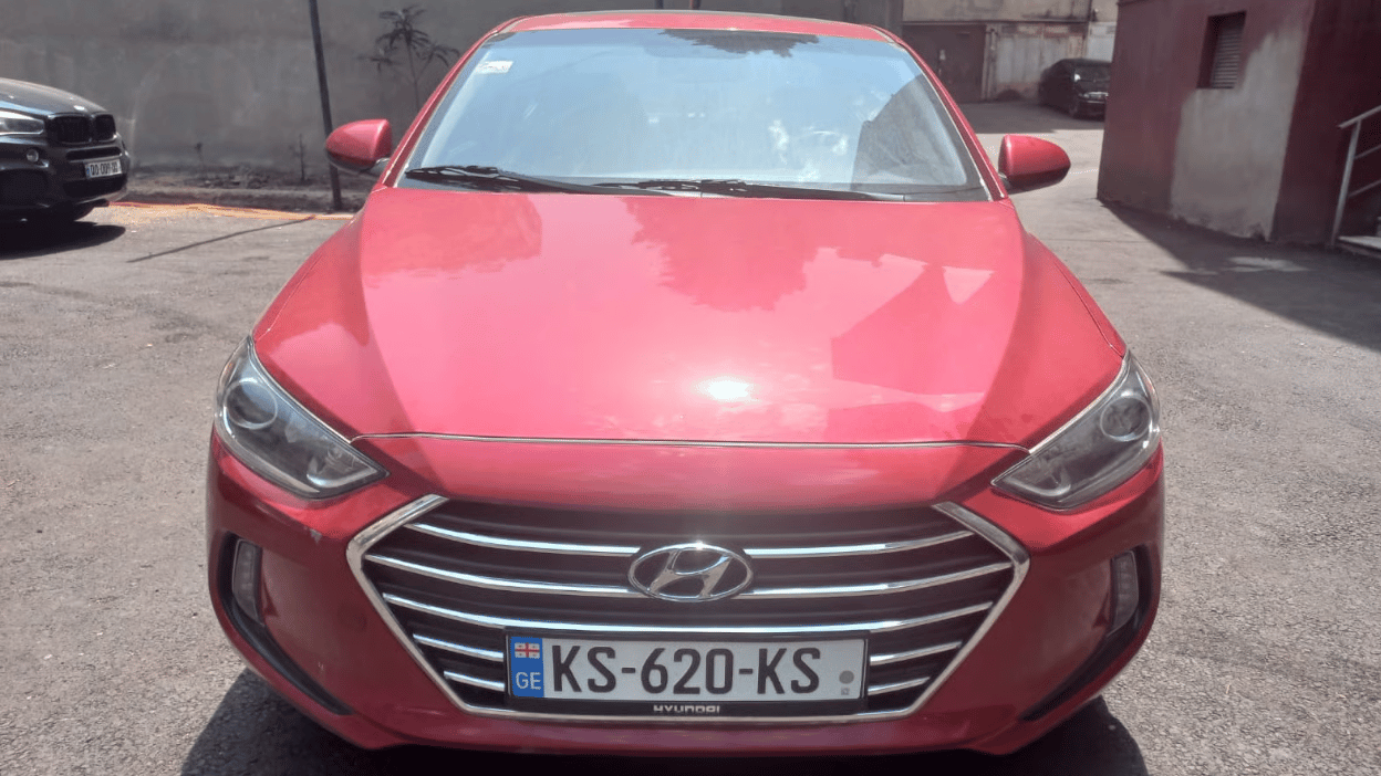Hyundai Elantra — exterior view 2