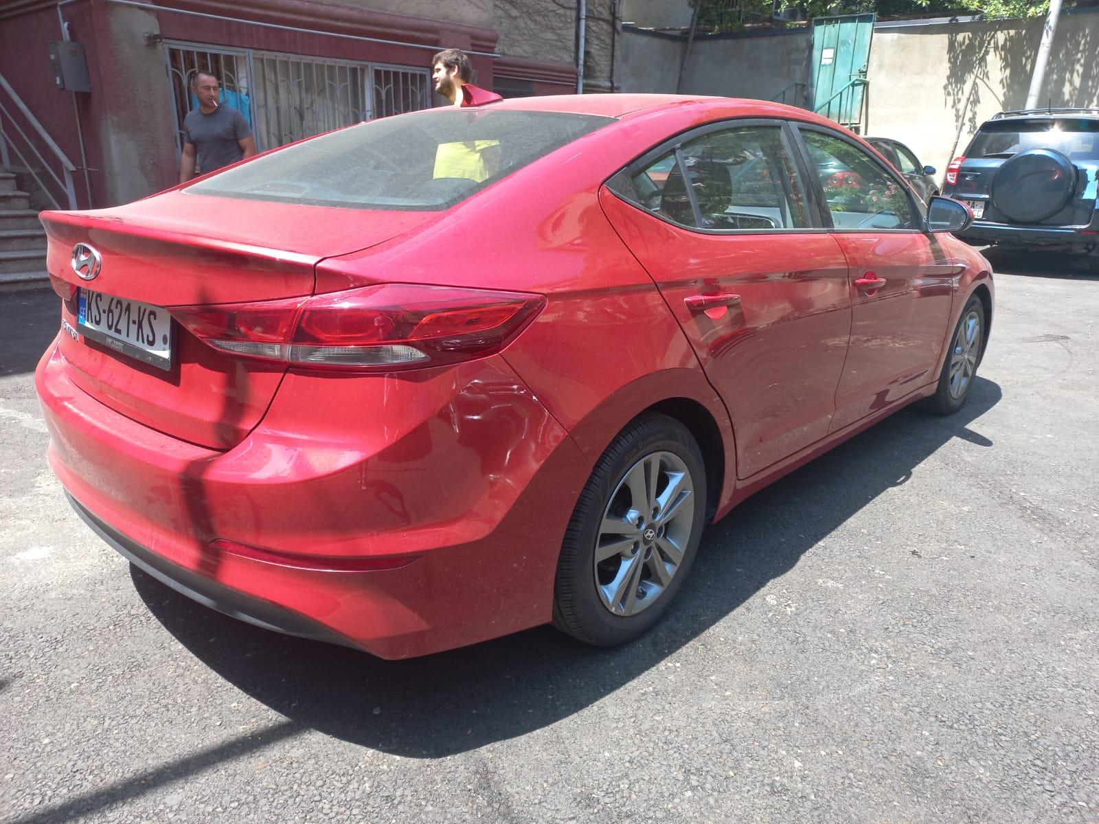 Hyundai Elantra — exterior view 5