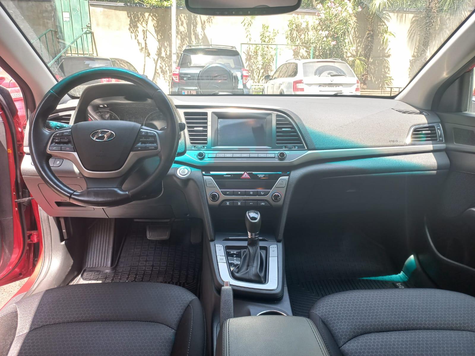 Hyundai Elantra — exterior view 9