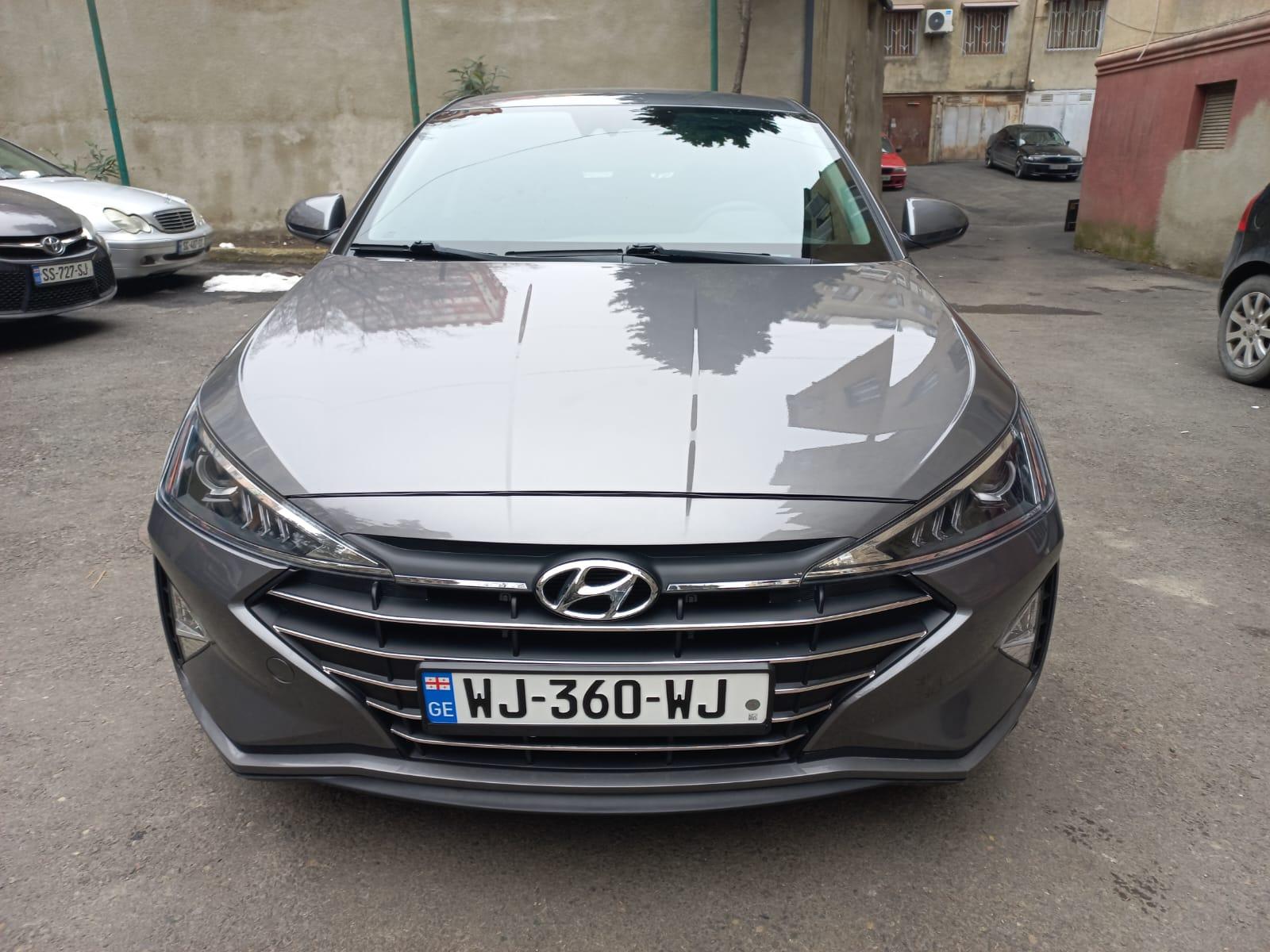 Hyundai Elantra — exterior view 2